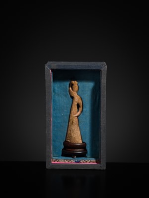 Lot 111 - A RARE MINIATURE BONE FIGURE OF A DANCER, LATE SHANG TO WESTERN ZHOU DYNASTY, CIRCA 1200–771 BC