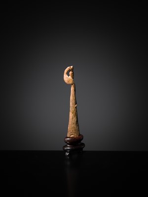 Lot 111 - A RARE MINIATURE BONE FIGURE OF A DANCER, LATE SHANG TO WESTERN ZHOU DYNASTY, CIRCA 1200–771 BC