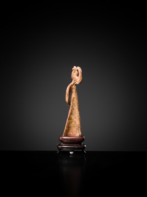 Lot 111 - A RARE MINIATURE BONE FIGURE OF A DANCER, LATE SHANG TO WESTERN ZHOU DYNASTY, CIRCA 1200–771 BC