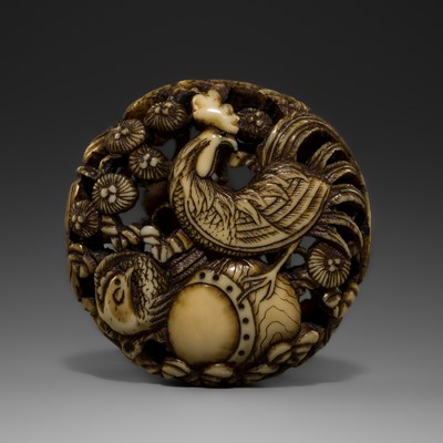 A FINE WALRUS TUSK RYUSA MANJU NETSUKE DEPICTING A COCKEREL ON A DRUM (KANKO-DORI)