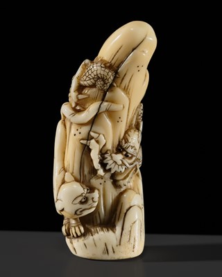 Lot 112 - A RARE KYOTO SCHOOL MARINE TOOTH NETSUKE OF A DRAGON AND TIGER