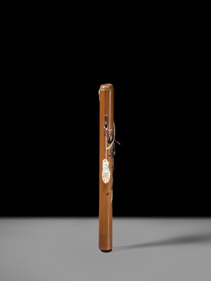 Lot 72 - HASEGAWA IKKO: A SUPERB AND LARGE INLAID BAMBOO KISERUZUTSU (PIPE CASE) DEPICTING A SPARROW AND FOLIAGE