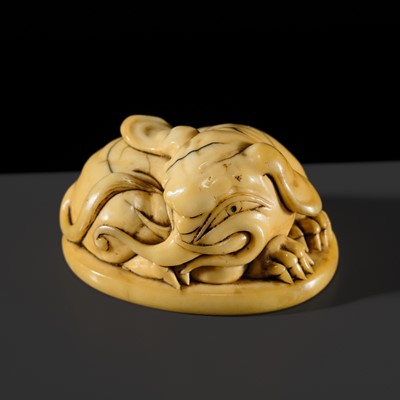 Lot 328 - A FINE MARINE IVORY NETSUKE OF A RECUMBENT ELEPHANT, ATTRIBUTED TO RENSAI