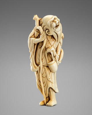 Lot 267 - A LARGE IVORY NETSUKE DEPICTING A SENNIN