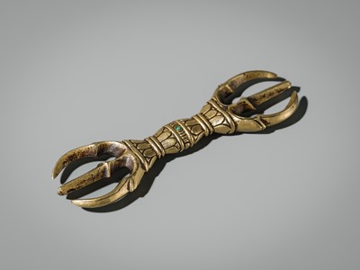 AN INLAID THREE-PRONGED GILT-BRONZE VAJRA (SANKOSHO)