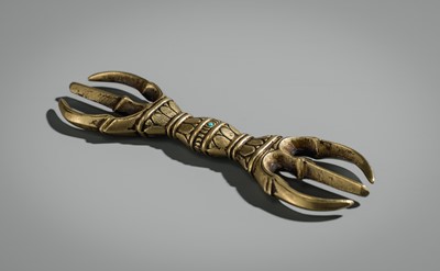 AN INLAID THREE-PRONGED GILT-BRONZE VAJRA (SANKOSHO)