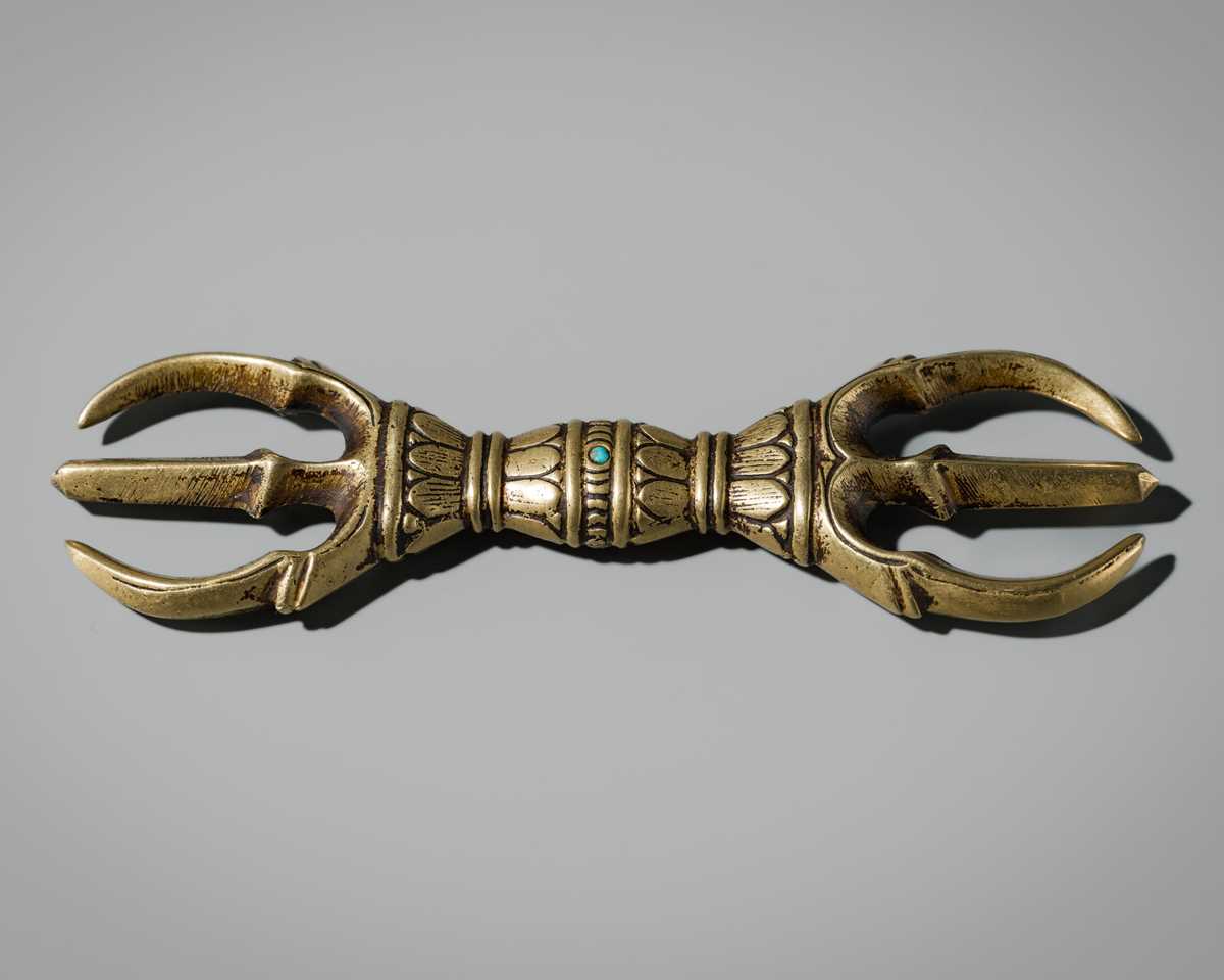 AN INLAID THREE-PRONGED GILT-BRONZE VAJRA (SANKOSHO)