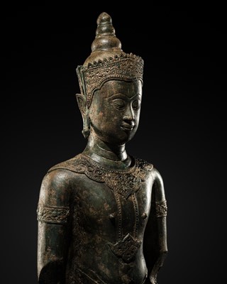 Lot 439 - A BRONZE BUST OF THE CROWNED BUDDHA, PHRA CHAO SONG KHRUANG (‘A LORD WEARING ORNAMENTS’)