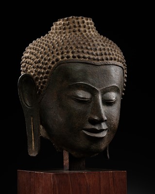 Lot 641 - A FINE BRONZE HEAD OF BUDDHA, AYUTTHAYA KINGDOM, 14TH-15TH CENTURY