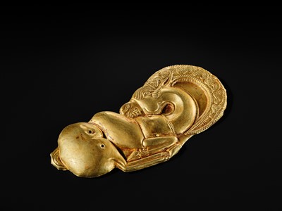 Lot 184 - A PAIR OF LARGE GOLD ‘RAM’ ORNAMENTS, EURASIAN STEPPES, CIRCA 3RD-2ND CENTURY BC OR EARLIER