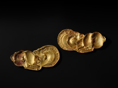 Lot 184 - A PAIR OF LARGE GOLD ‘RAM’ ORNAMENTS, EURASIAN STEPPES, CIRCA 3RD-2ND CENTURY BC OR EARLIER