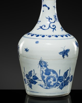 Lot 155 - A BLUE AND WHITE ‘CAT AND BUTTERFLY’ MALLET-SHAPED VASE, TRANSITIONAL PERIOD