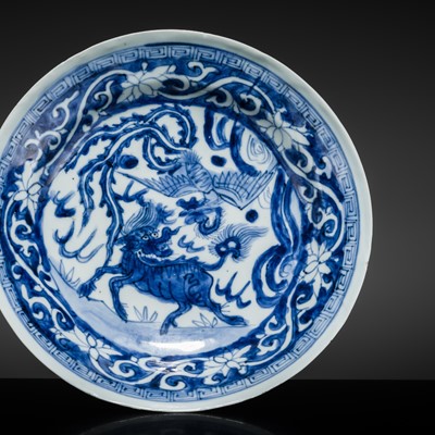 Lot 234 - A FINE BLUE AND WHITE KOSOMETSUKE ‘PHOENIX AND QILIN’ DISH, 17TH CENTURY