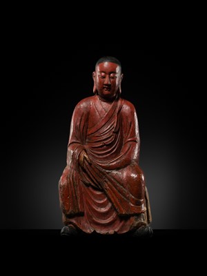 A LARGE LACQUERED WOOD FIGURE OF A LUOHAN, MING DYNASTY