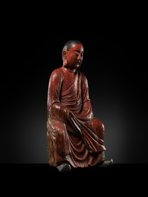 A LARGE LACQUERED WOOD FIGURE OF A LUOHAN, MING DYNASTY
