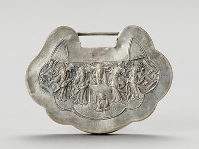 Lot 169 - A LARGE SILVER LOCK CHARM, LATE QING