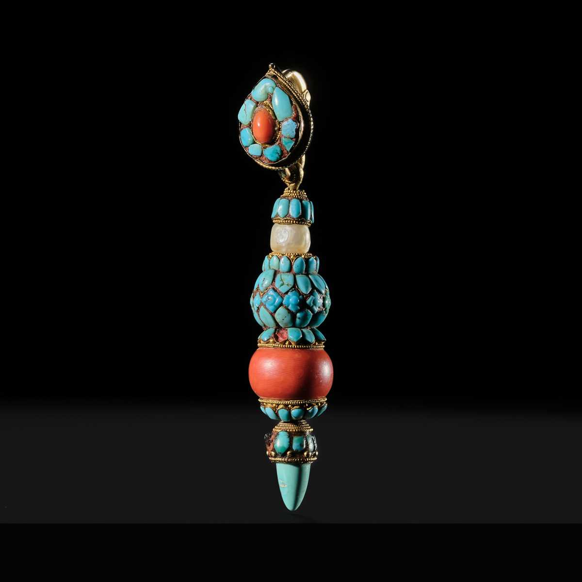 A GOLD, PEARL, TURQUOISE, AND CORAL OFFICIAL'S EARRING, SOCHI, 19TH CENTURY
