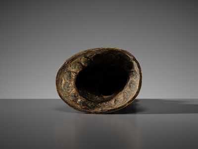 A FINE BRONZE FIGURE OF SHADAKSHARI LOKESHVARA, 17TH-18TH CENTURY