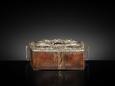 Lot 33 - A FINE SILVER REPOUSSÉ GAU WITH DRAGONS, TIBET, 19TH-EARLY 20TH CENTURY