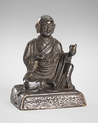 Lot 725 - A SMALL BRONZE FIGURE OF AN ARHAT, 18TH-19TH CENTURY