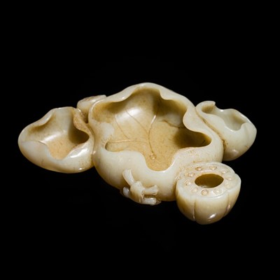 Lot 188 - A FINE PALE CELADON AND RUSSET JADE ‘LOTUS AND FROG’ BRUSH WASHER, 19TH – EARLY 20TH CENTURY