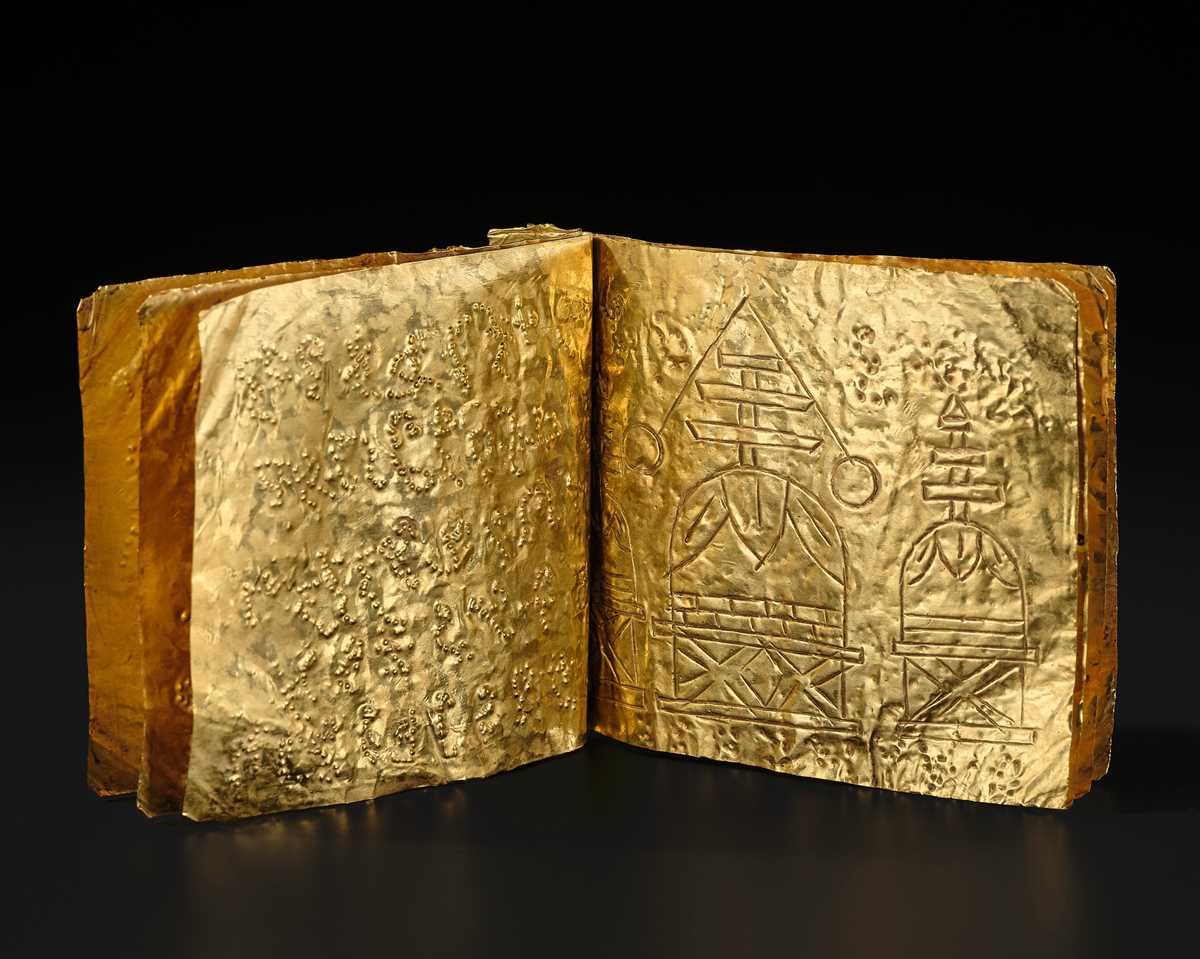 Lot 188 - AN EXCEEDINGLY RARE BUDDHIST GOLD SUTRA