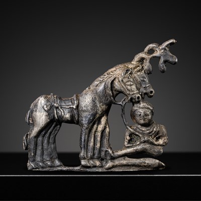 Lot 1392 - A SILVER ‘HORSES AND GROOM’ BUCKLE, ROMAN STYLE