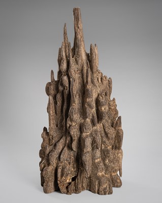 Lot 871 - A TALL CHENXIANGMU (ALOESWOOD) 'DRAGON SPINE' SCHOLAR’S ROCK, QING DYNASTY