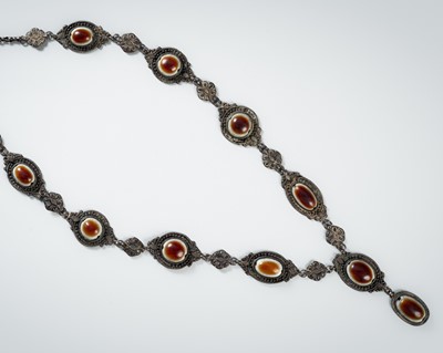 Lot 1289 - A SILVER NECKLACE INLAID WITH ANCIENT AGATE EYE BEADS