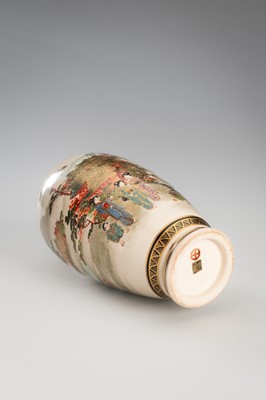 Lot 206 - JUNZAN: A PAIR OF SATSUMA EARTHENWARE VASES WITH COURT LADIES