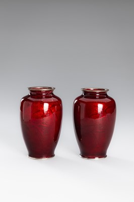 Lot 171 - YAMAMOTO: A PAIR OF OXBLOOD GINBARI CLOISONNÉ VASES