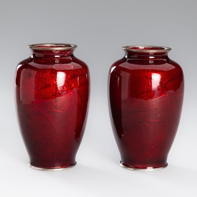 Lot 171 - YAMAMOTO: A PAIR OF OXBLOOD GINBARI CLOISONNÉ VASES
