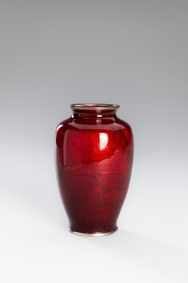 Lot 171 - YAMAMOTO: A PAIR OF OXBLOOD GINBARI CLOISONNÉ VASES