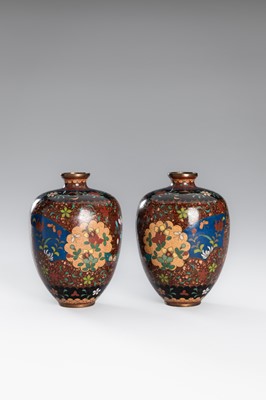 Lot 1549 - A FINE PAIR OF CLOISONNÉ VASES WITH FLOWERS