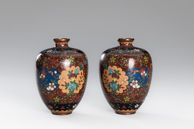 Lot 1549 - A FINE PAIR OF CLOISONNÉ VASES WITH FLOWERS