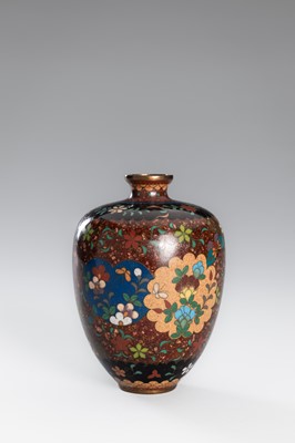 Lot 1549 - A FINE PAIR OF CLOISONNÉ VASES WITH FLOWERS