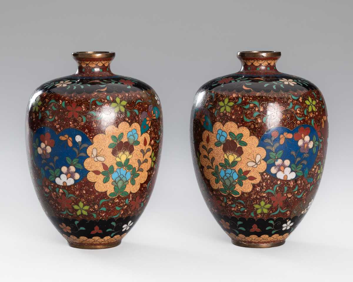 Lot 1549 - A FINE PAIR OF CLOISONNÉ VASES WITH FLOWERS