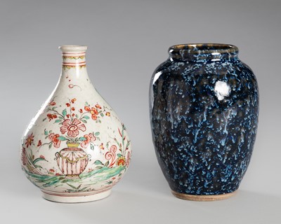 Lot 194 - A GROUP LOT WITH A HIZEN WARE TOKKURI AND A TENMOKU STYLE GLAZE VASE