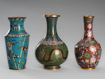 Lot 1026 - A LOT WITH THREE CLOISONNÉ ENAMEL VASES, c. 1900s