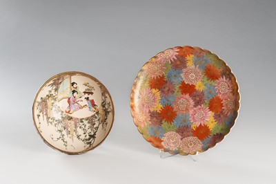 Lot 212 - A GROUP LOT WITH A SIGNED SATSUMA EARTHENWARE DISH AND BOWL