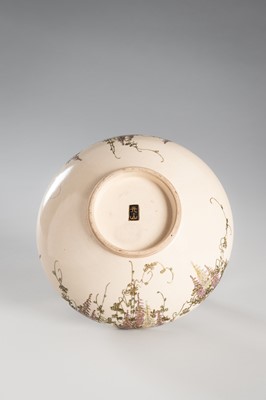 Lot 212 - A GROUP LOT WITH A SIGNED SATSUMA EARTHENWARE DISH AND BOWL