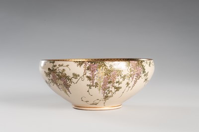 Lot 212 - A GROUP LOT WITH A SIGNED SATSUMA EARTHENWARE DISH AND BOWL