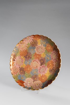 Lot 212 - A GROUP LOT WITH A SIGNED SATSUMA EARTHENWARE DISH AND BOWL