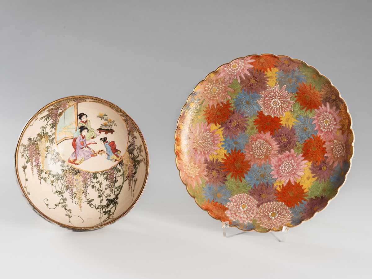 Lot 212 - A GROUP LOT WITH A SIGNED SATSUMA EARTHENWARE DISH AND BOWL