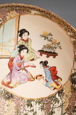 Lot 212 - A GROUP LOT WITH A SIGNED SATSUMA EARTHENWARE DISH AND BOWL