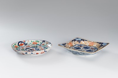 Lot 1578 - A LOT WITH TWO IMARI PORCELAIN DISHES