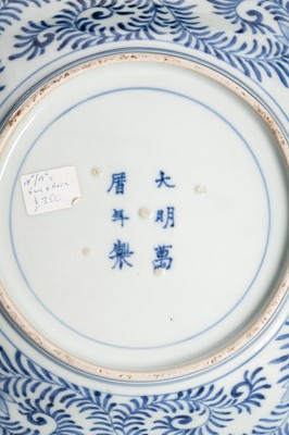 Lot 1578 - A LOT WITH TWO IMARI PORCELAIN DISHES