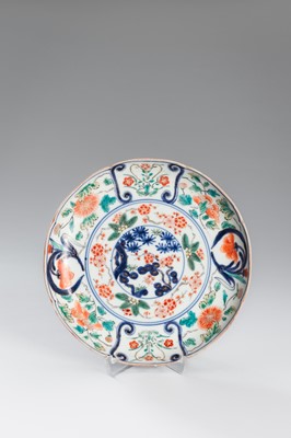 Lot 1578 - A LOT WITH TWO IMARI PORCELAIN DISHES