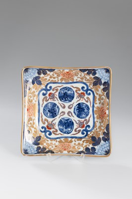 Lot 1578 - A LOT WITH TWO IMARI PORCELAIN DISHES