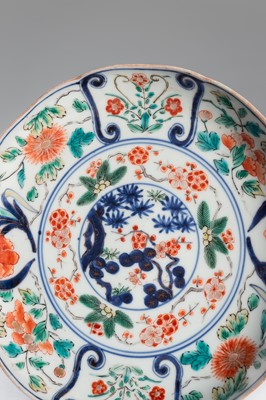 Lot 1578 - A LOT WITH TWO IMARI PORCELAIN DISHES